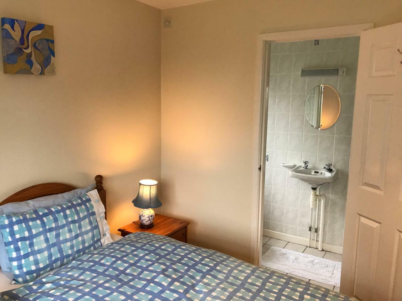 Barnfield Bed And Breakfast Downton  Exteriör bild
